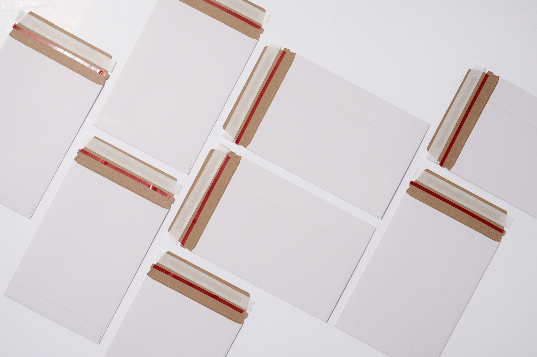 The Difference Between Flat Mailers and Stay-Flat Mailers